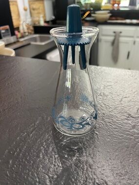 Pyrex Old Town Blue Floral Glass Oil Dispenser with Drip-Free Pourer